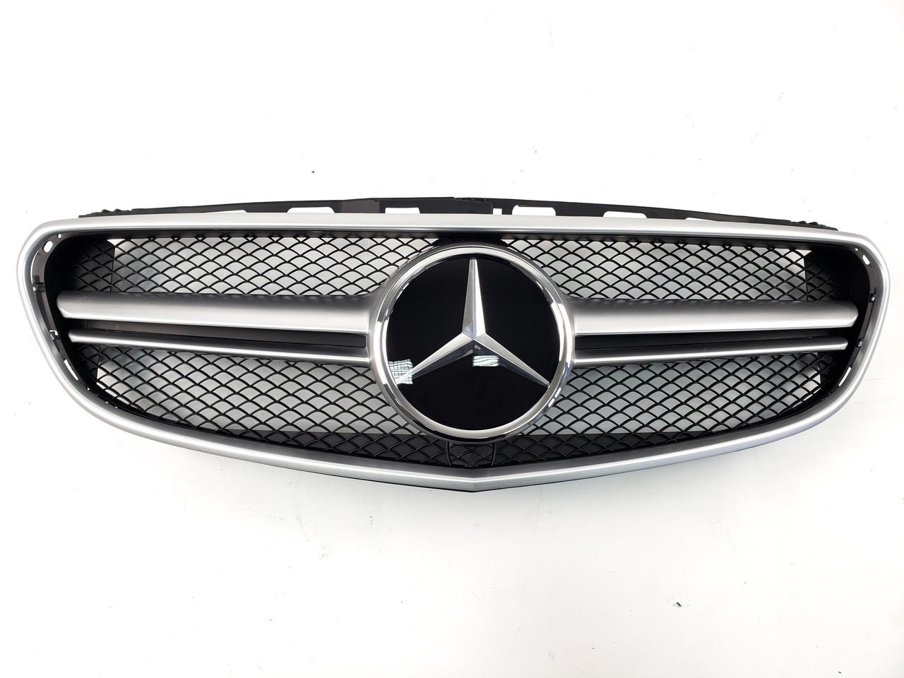 

Решетка радиатора Mercedes E-Class W212 2013-2016год (AMG Matte Silver), Черный