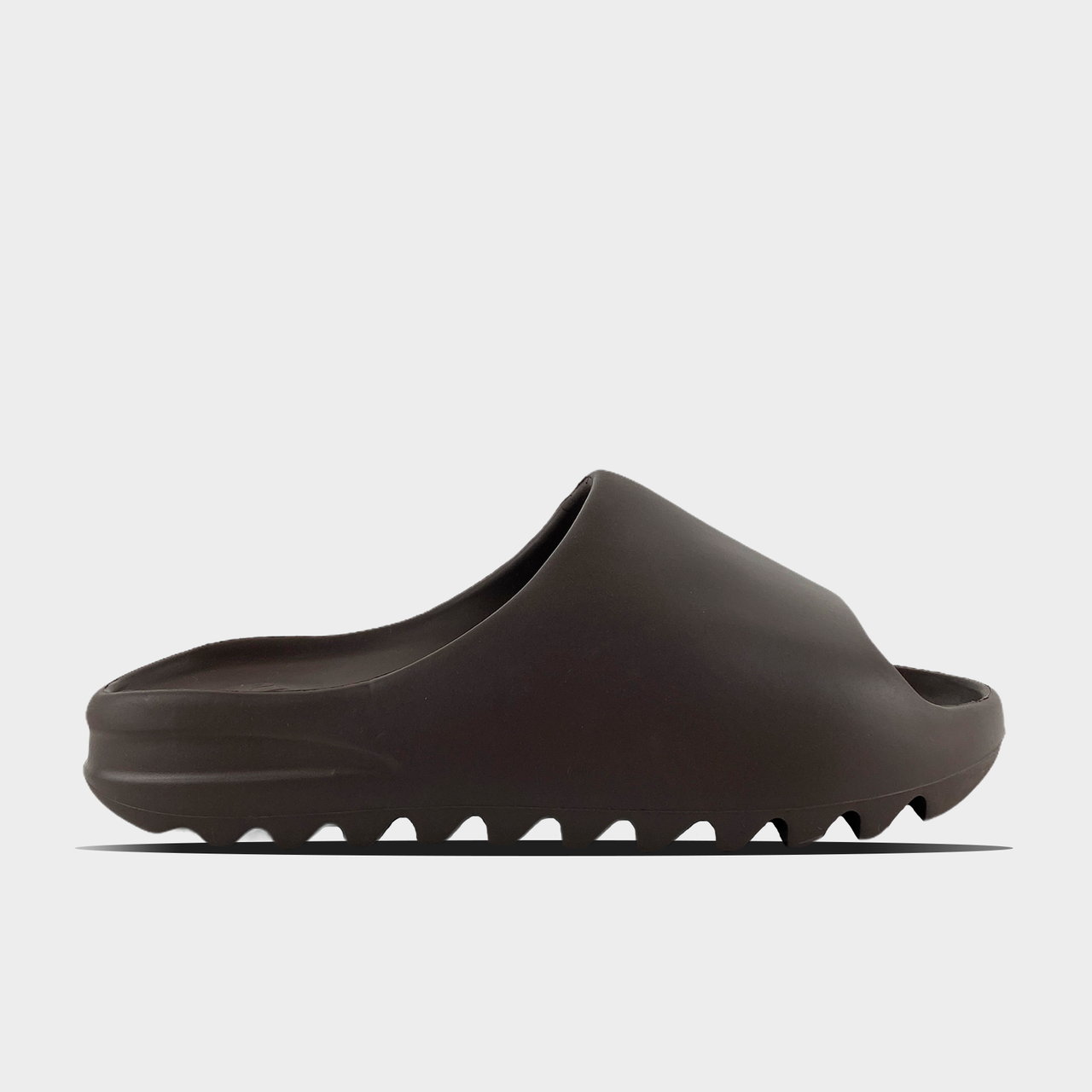 

Шлёпки женские Adidas Yeezy Slide Brown, коричневого цвета, ХИТ 2021 40, Коричневый