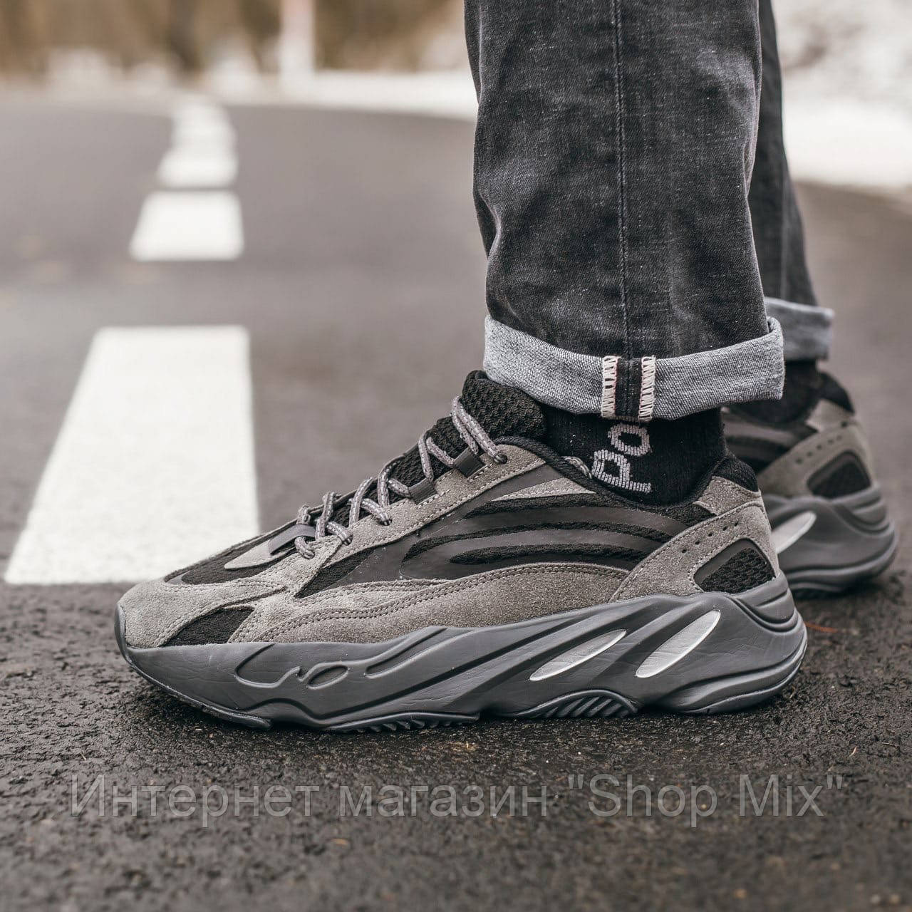 

Кроссовки женские Adidas Yeezy Boost 700 в стиле Адидас Изи Буст замша, IN-283. Черные 39, Черный