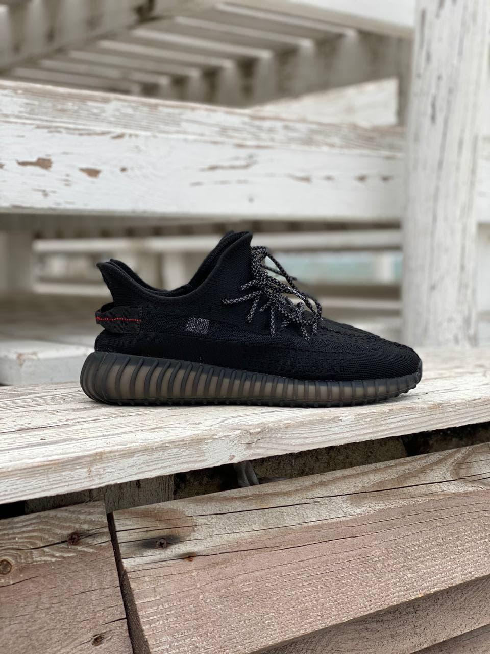 

Женские кроссовки Adidas Yeezy Boost 350 v2 Black Reflective laces / Адидас Изи Буст 350 в2 Черные, Черный