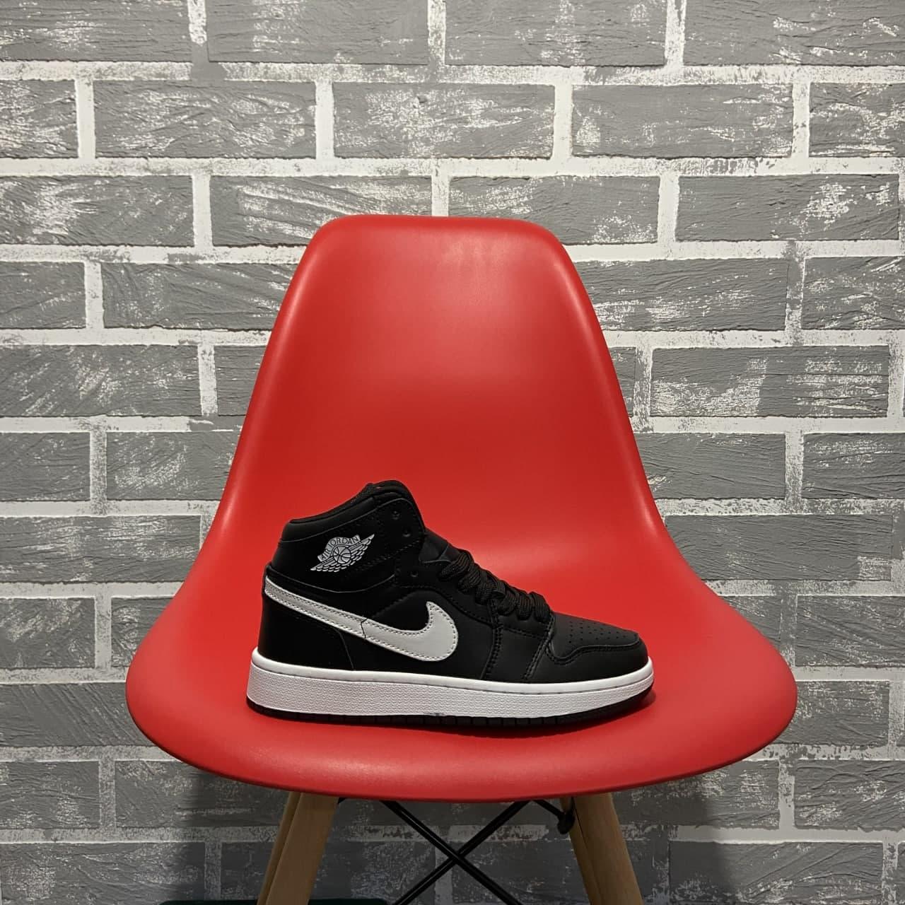 

Женские Кроссовки Nike Air Jordan 1 Mid SE Black / Найк Аир Джордан 1 Мид СЕ Черный 39