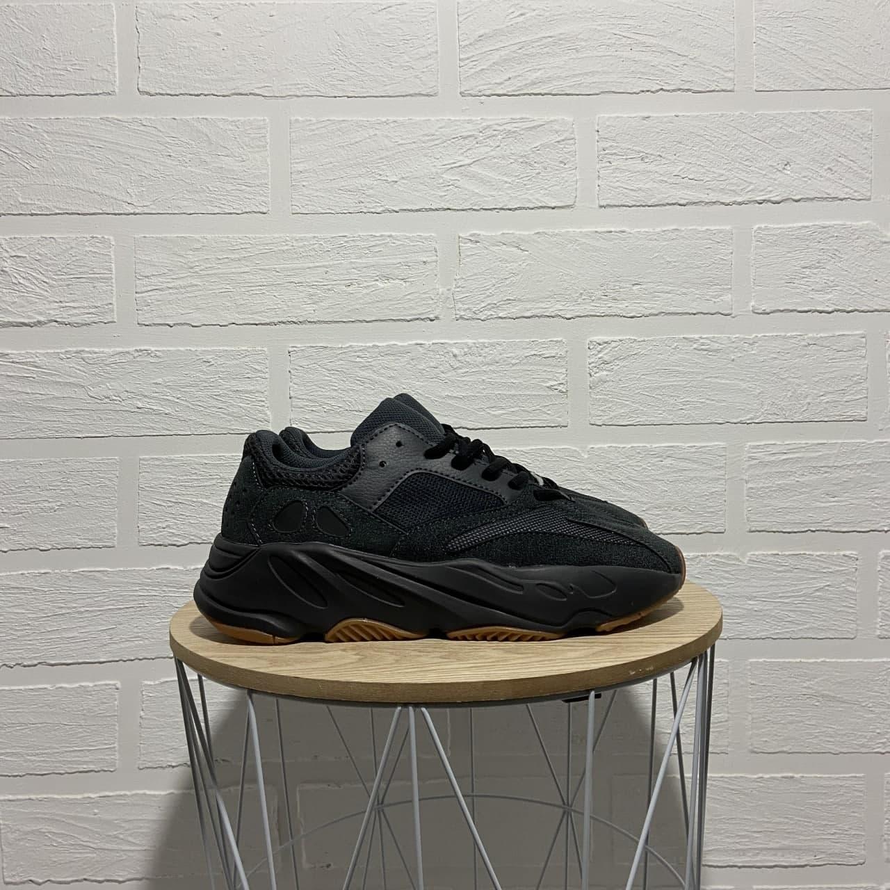 

Женские Кроссовки Adidas Yeezy Boost 700 Utility Black / Адидас Изи Буст 700 Утилити Черные 41, Черный