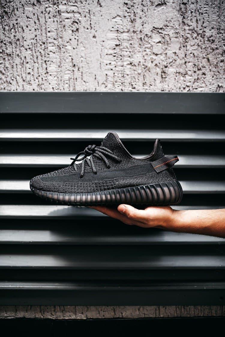 

Мужские кроссовки Adidas Yeezy Boost 350 v2 Black Static / Адидас Изи Буст 350 в2 Черные 45, Черный