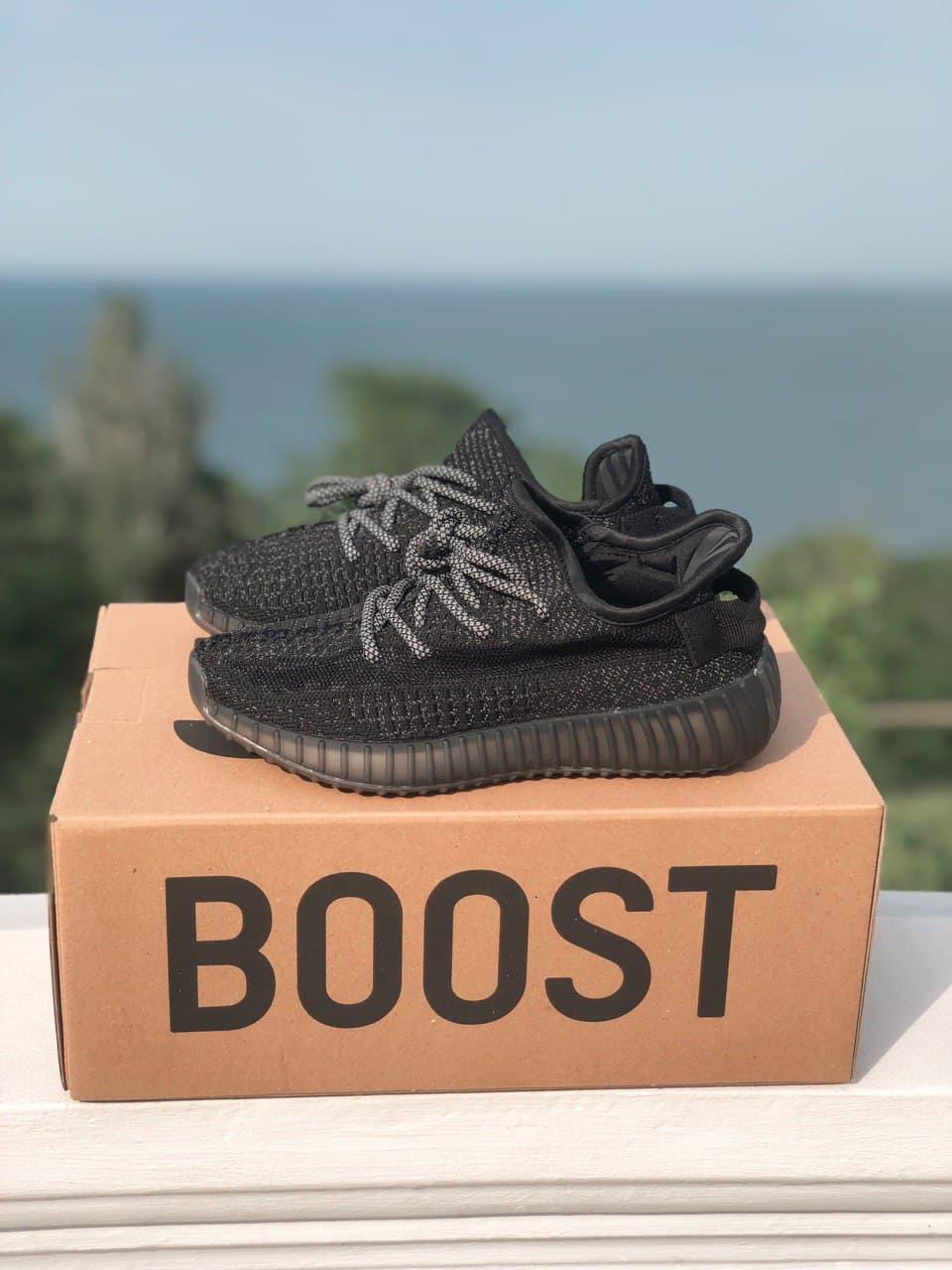 

Мужские кроссовки Adidas Yeezy Boost 350 v2 Black Static / Адидас Изи Буст 350 в2 Черные Рефлективные 45, Черный