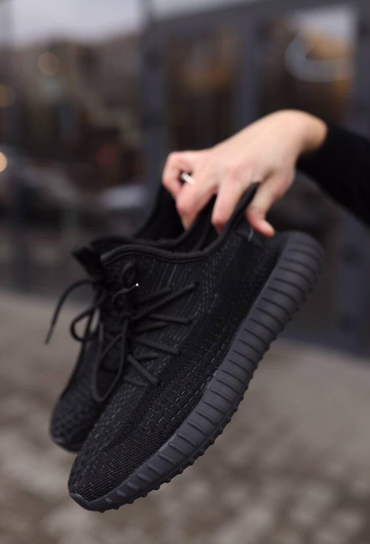 

Мужские кроссовки Adidas Yeezy Boost 350 v2 Black / Адидас Изи Буст 350 в2 Черные 46, Черный