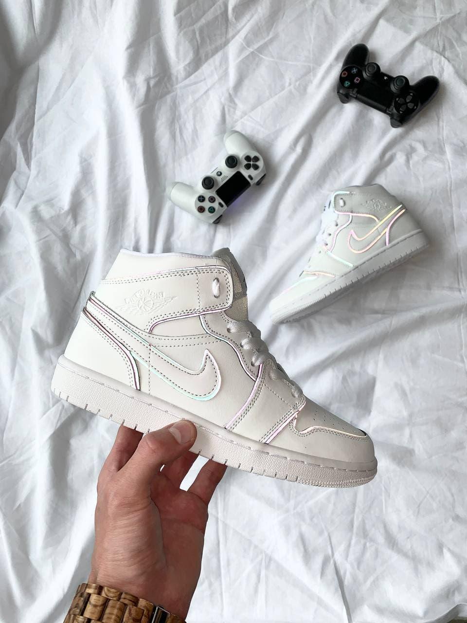 

Мужские кроссовки Nike Air Jordan Retro 1 White Reflective / Найк Аир Джордан Ретро 1 Белые Рефлективные 41, Белый