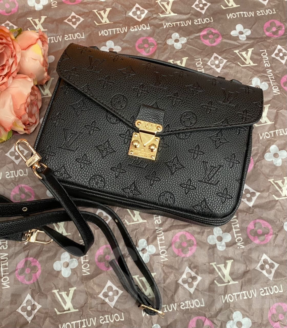 

Женский клатч Louis Vuitton Pochette Metis, Черный