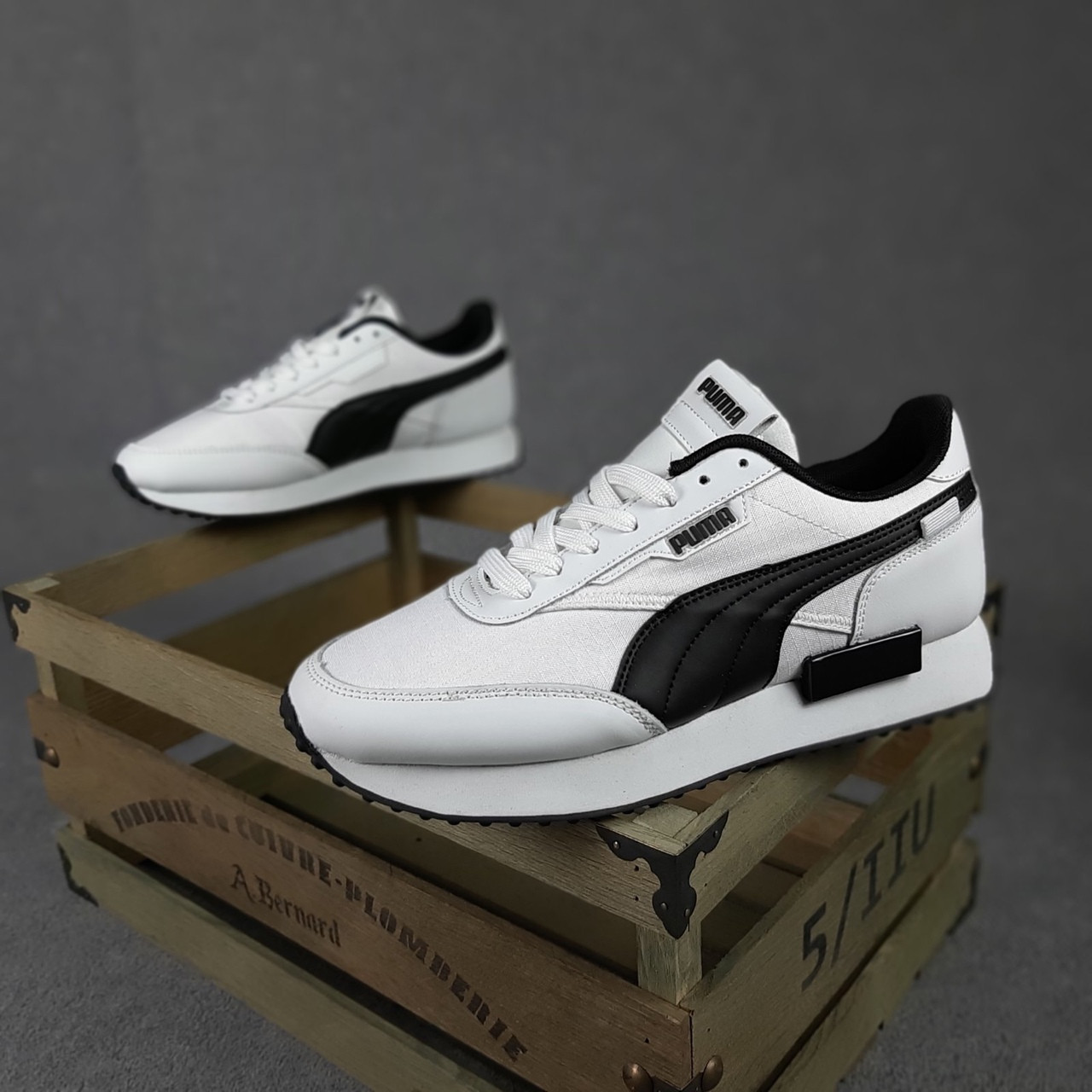 

Puma Future Rider мужские демисезонные белые кроссовки на шнурках. Весенние мужские кожаные кроссы 45, Белый