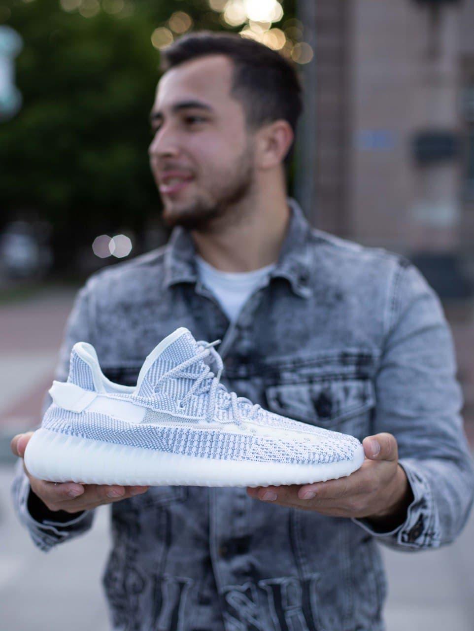 

Мужские кроссовки Adidas Yeezy Boost 350 v2 White Grey / Адидас Изи Буст 350 в2 Белые Серые 44, Светло-серый