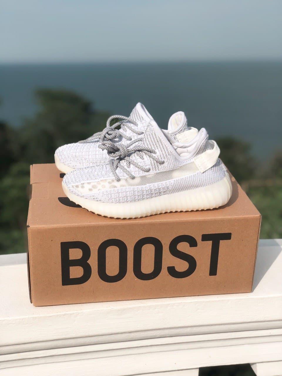 

Мужские кроссовки Adidas Yeezy Boost 350 v2 Static Reflective / Адидас Изи Буст 350 в2 Рефлективные 45, Светло-серый