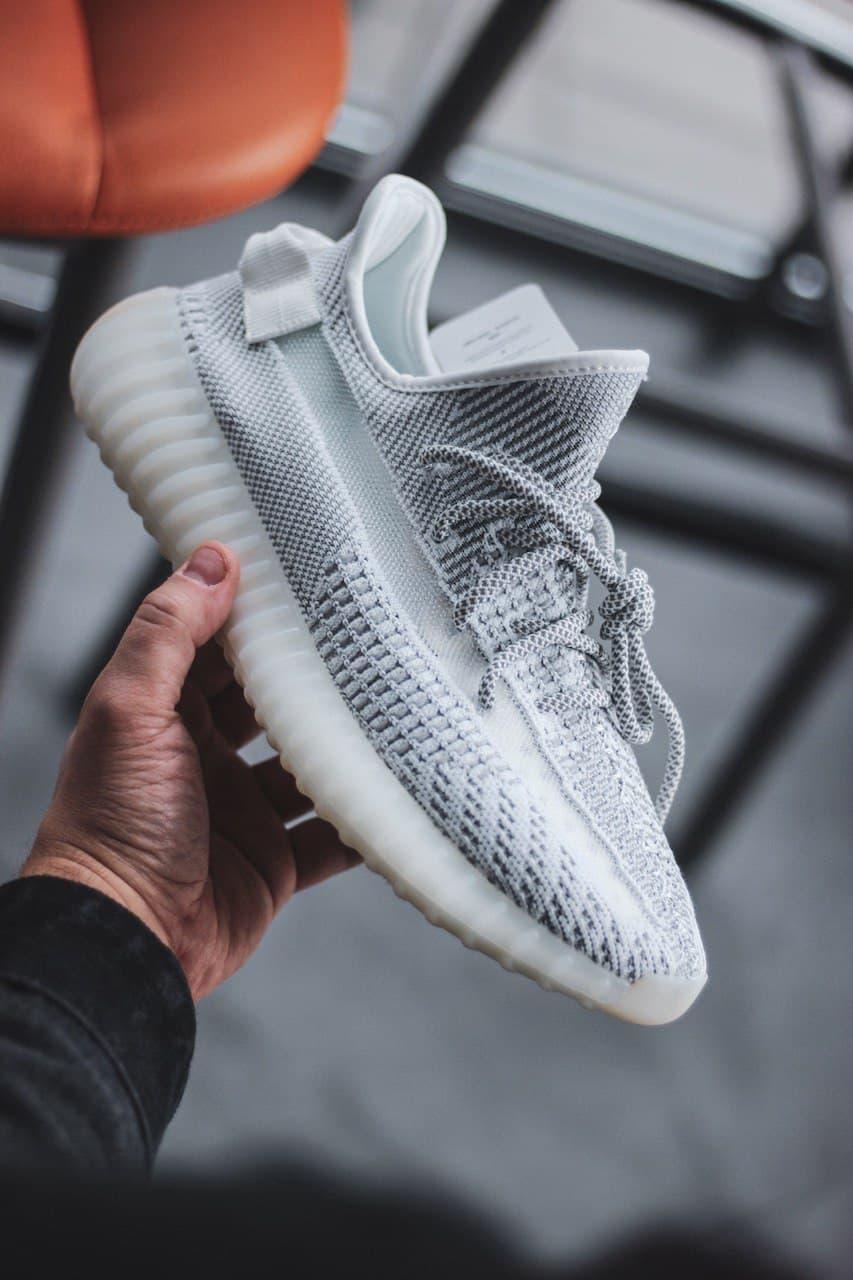 

Женские кроссовки Adidas Yeezy Boost 350 v2 Static Reflective / Адидас Изи Буст 350 в2 Рефлективные 40, Светло-серый