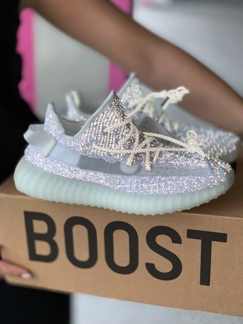 

Женские кроссовки Adidas Yeezy Boost 350 v2 Static Reflective / Адидас Изи Буст 350 в2 Рефлективные 37, Светло-серый