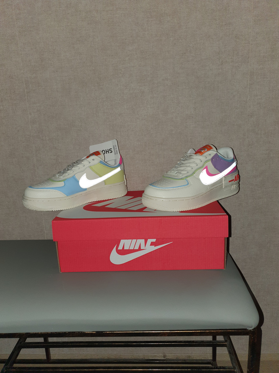 

Стильные кроссы Найк Аир Форс Шадоу белые Кроссовки женские Nike Air Force 1 Shadow Double Swoosh разноцветные 38, Разные цвета