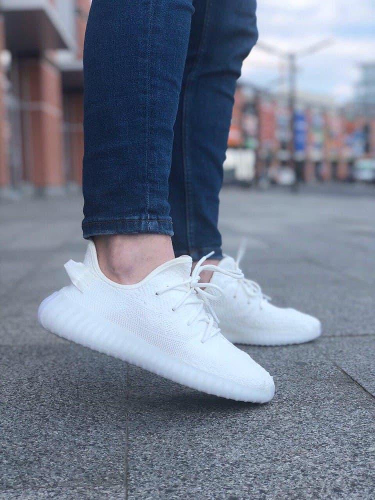 

Женские кроссовки Adidas Yeezy Boost 350 v2 White / Адидас Изи Буст 350 в2 Белые, Белый