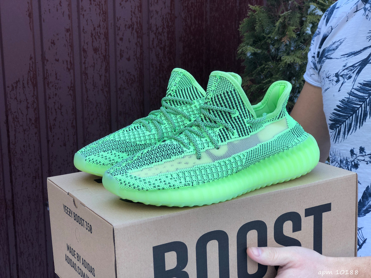 

Модные кроссовки Adidas x Yeezy Boost 350 v2 (Изи буст),салатовые с черным, Салатовый