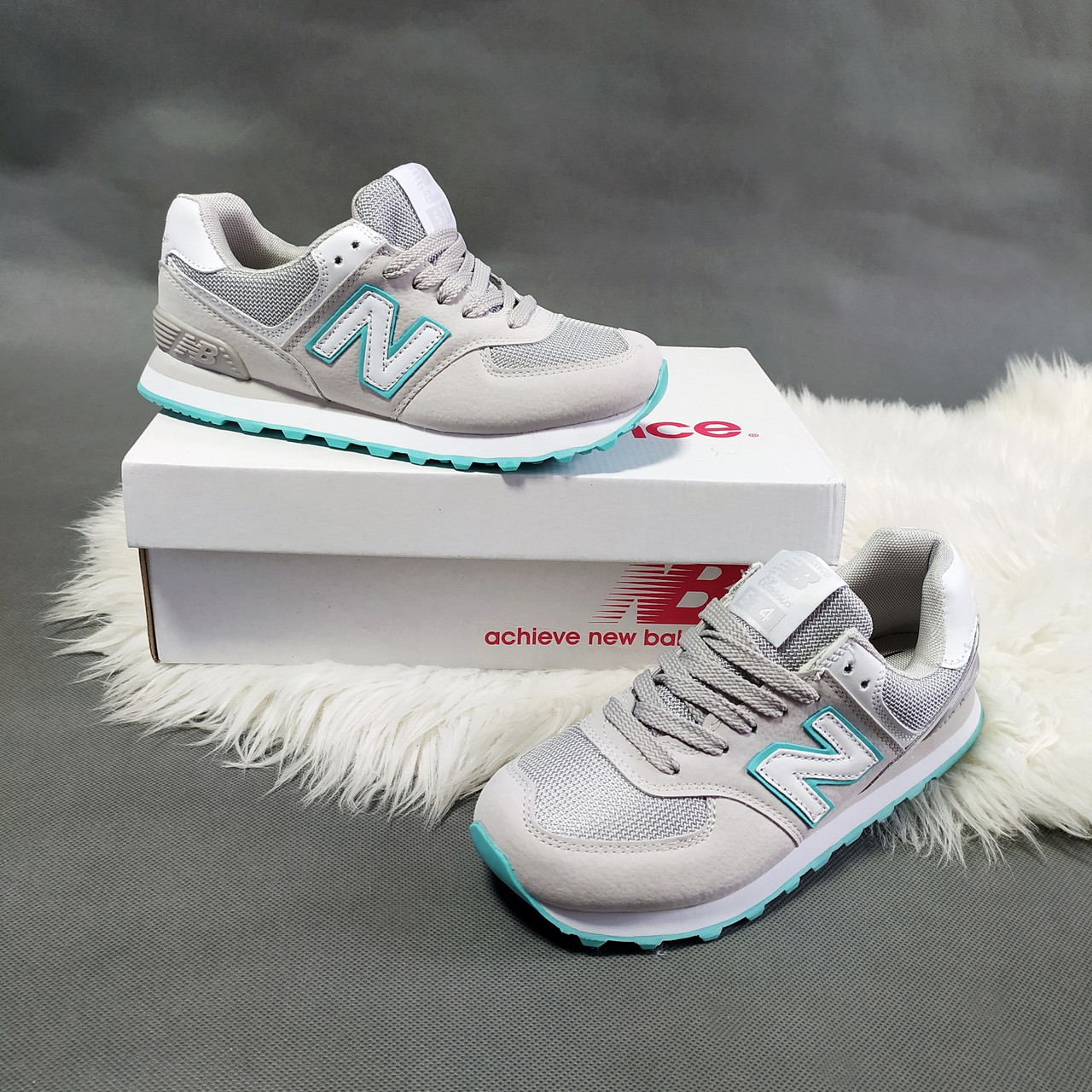 

Женские кроссовки New Balance 574 cерые с бирюзой, Серый