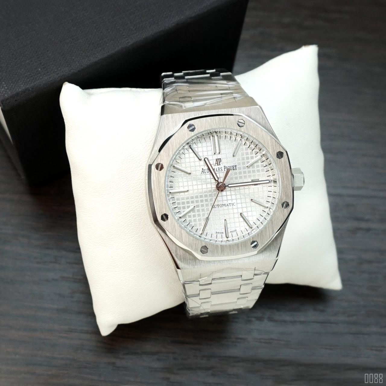 

Audemars Piguet Royal Oak 0788 Silver-White