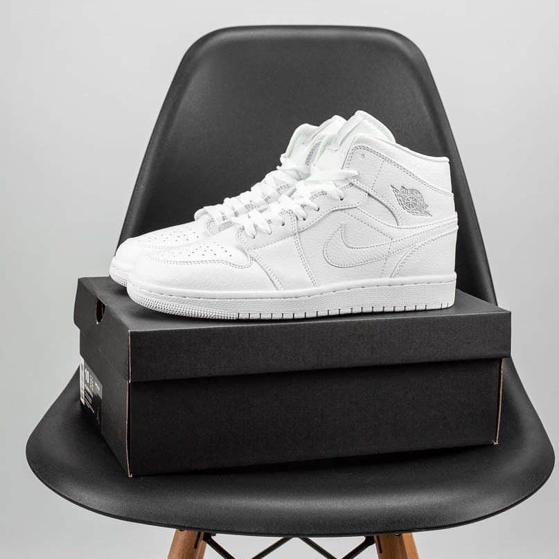 

Женские кроссовки Nike Air Jordan Retro 1 White / Найк Аир Джордан Ретро 1 Белые, Белый