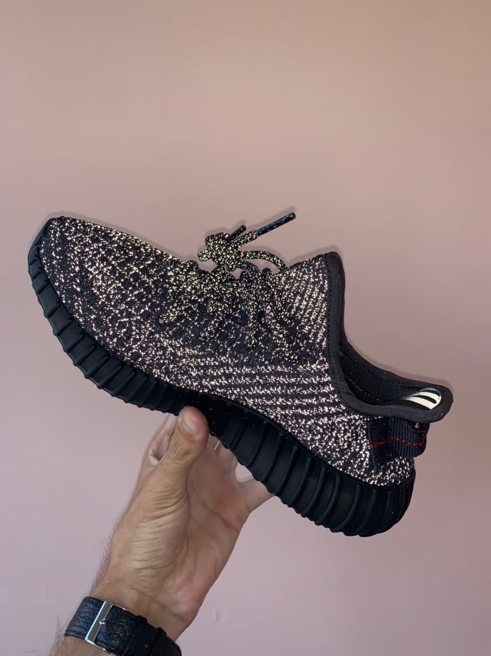 

Мужские кроссовки Adidas Yeezy Boost 350 v2 Black Static / Адидас Изи Буст 350 в2 Черные Рефлективные 41, Черный