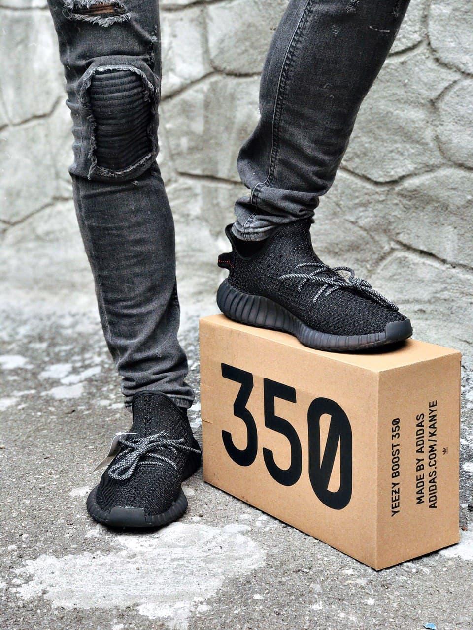 

Мужские кроссовки Adidas Yeezy Boost 350 v2 Black Static / Адидас Изи Буст 350 в2 Черные Рефлективные 44, Черный