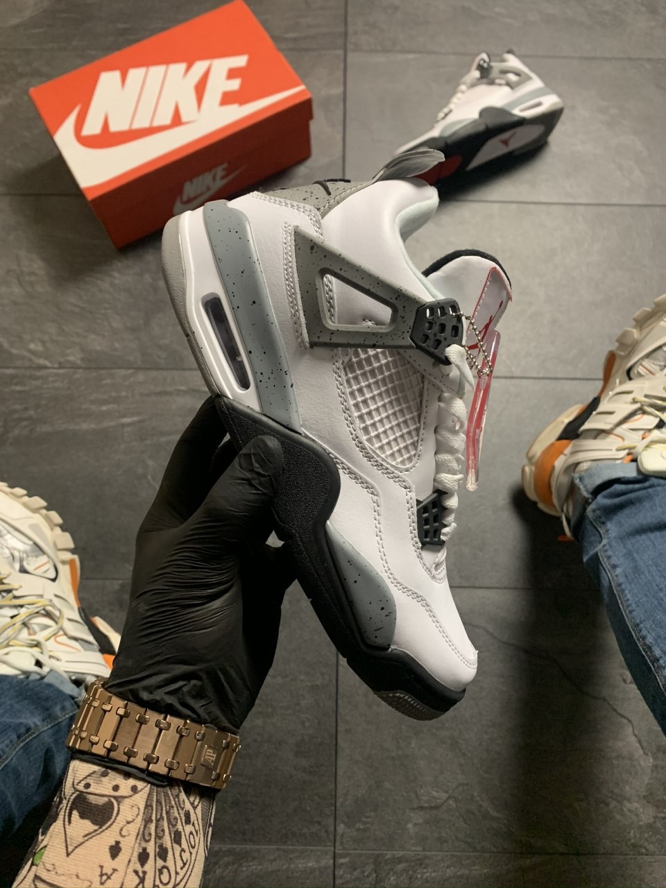 

Кроссовки Nike Air Jordan 4 Retro Grey White 40