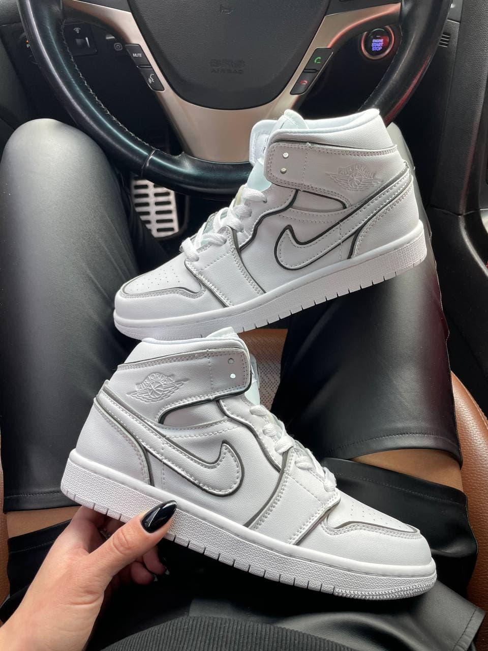 

Женские кроссовки Nike Air Jordan Retro 1 White Reflective / Найк Аир Джордан Ретро 1 Белые Рефлективные 38, Белый