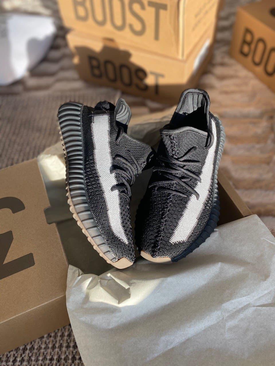 

Женские кроссовки Adidas Yeezy Boost 350 v2 Black Reflective / Адидас Изи Буст 350 в2 Черные 37, Черный