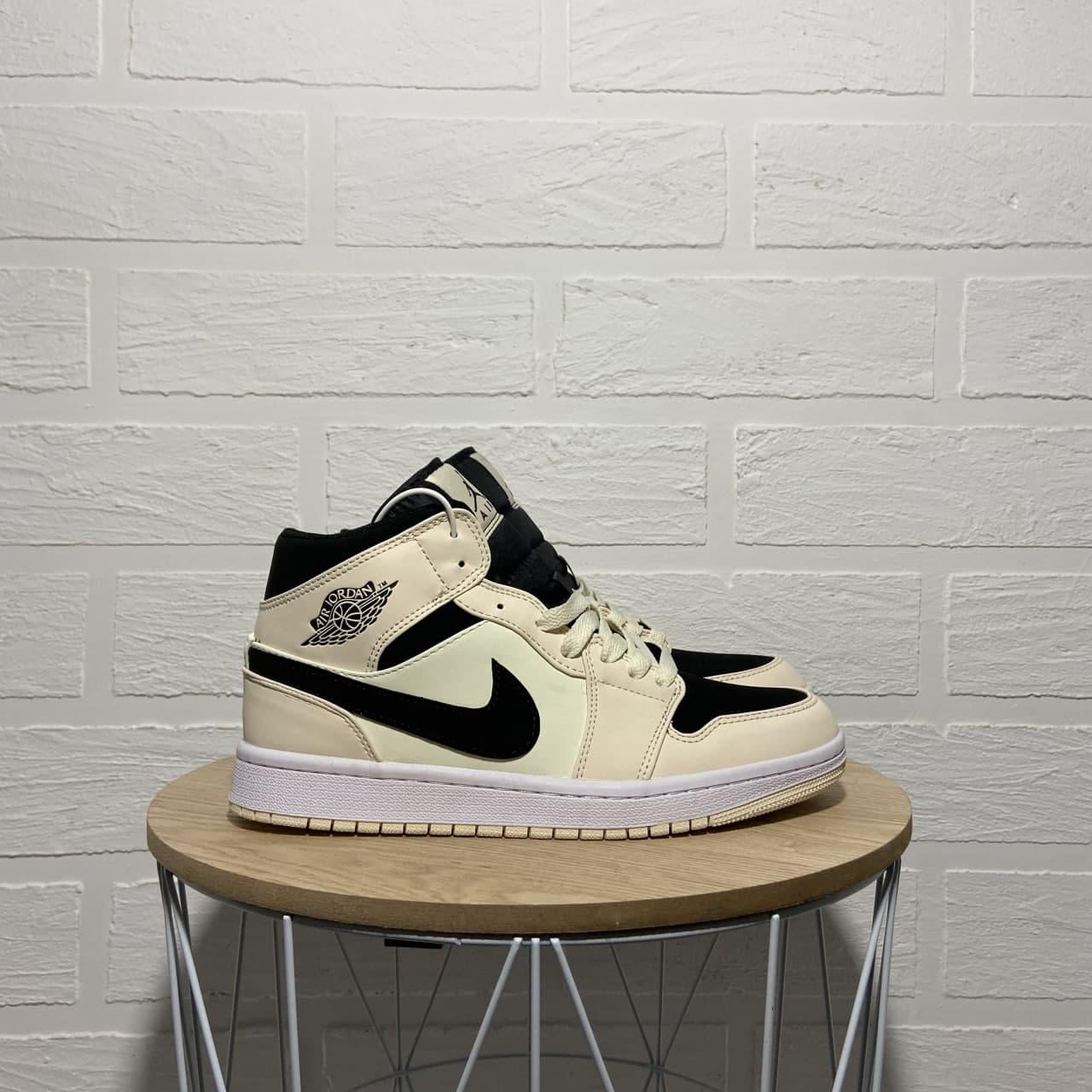 

Женские Кроссовки Nike Air Jordan 1 Retro High Beige Black / Найк Аир Джордан Ретро 1 Высокие Бежевый Черный