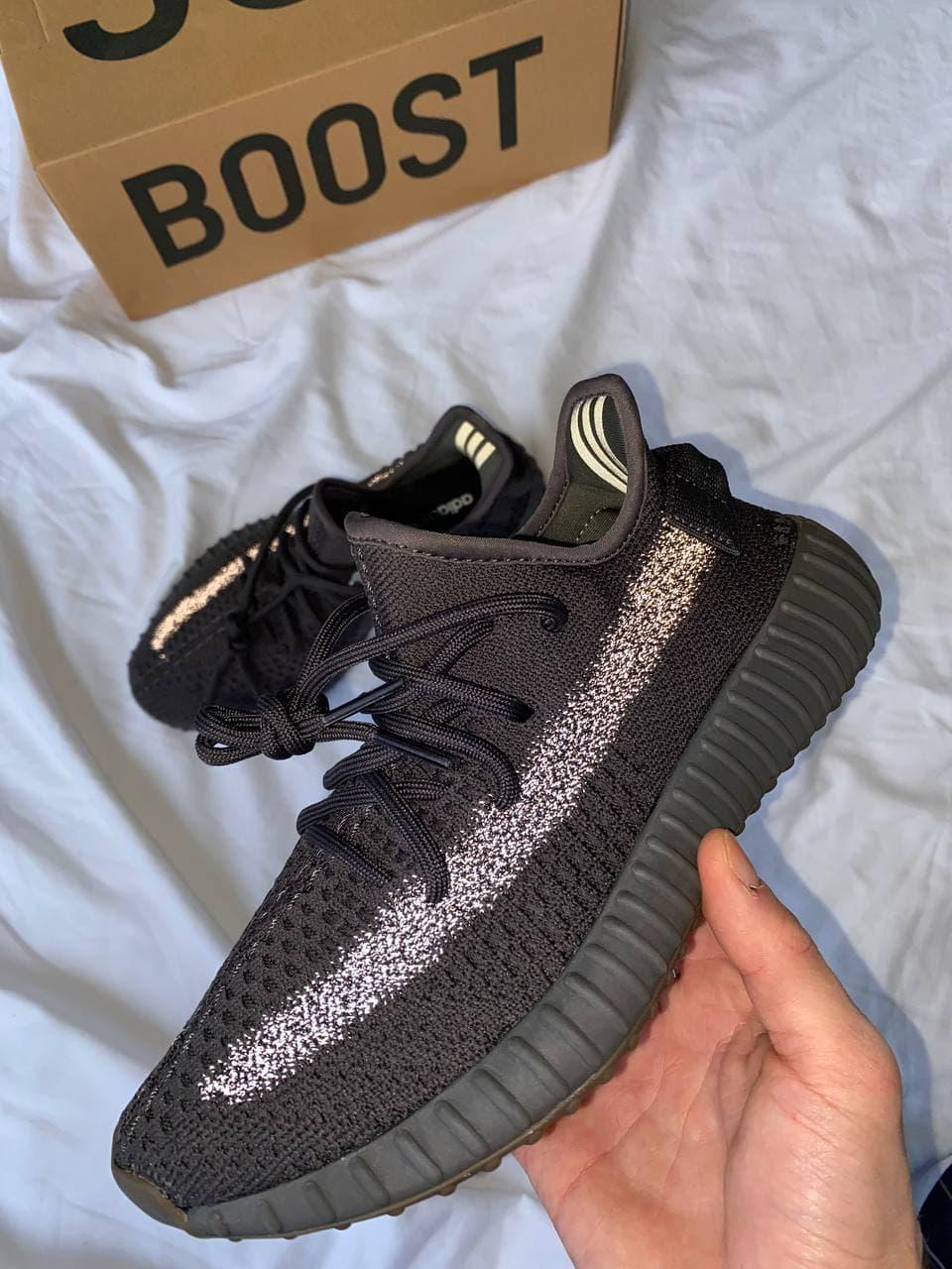 

Мужские кроссовки Adidas Yeezy Boost 350 v2 Black Cinder Reflective / Адидас Изи Буст 350 в2 Киндер Черные 44, Черный