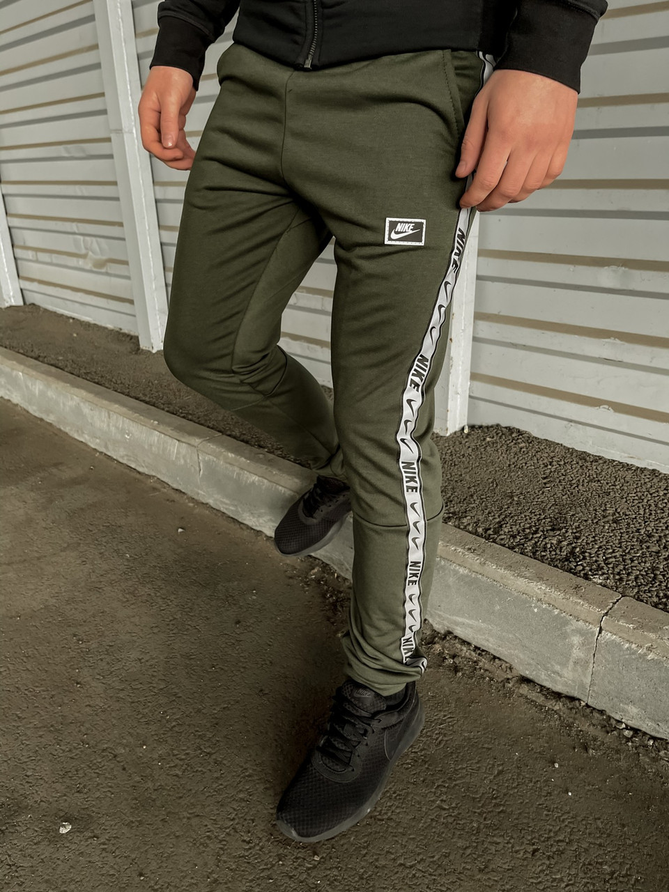 

Спортивные штаны мужские "Liner" хаки Nike (1618486422) XL