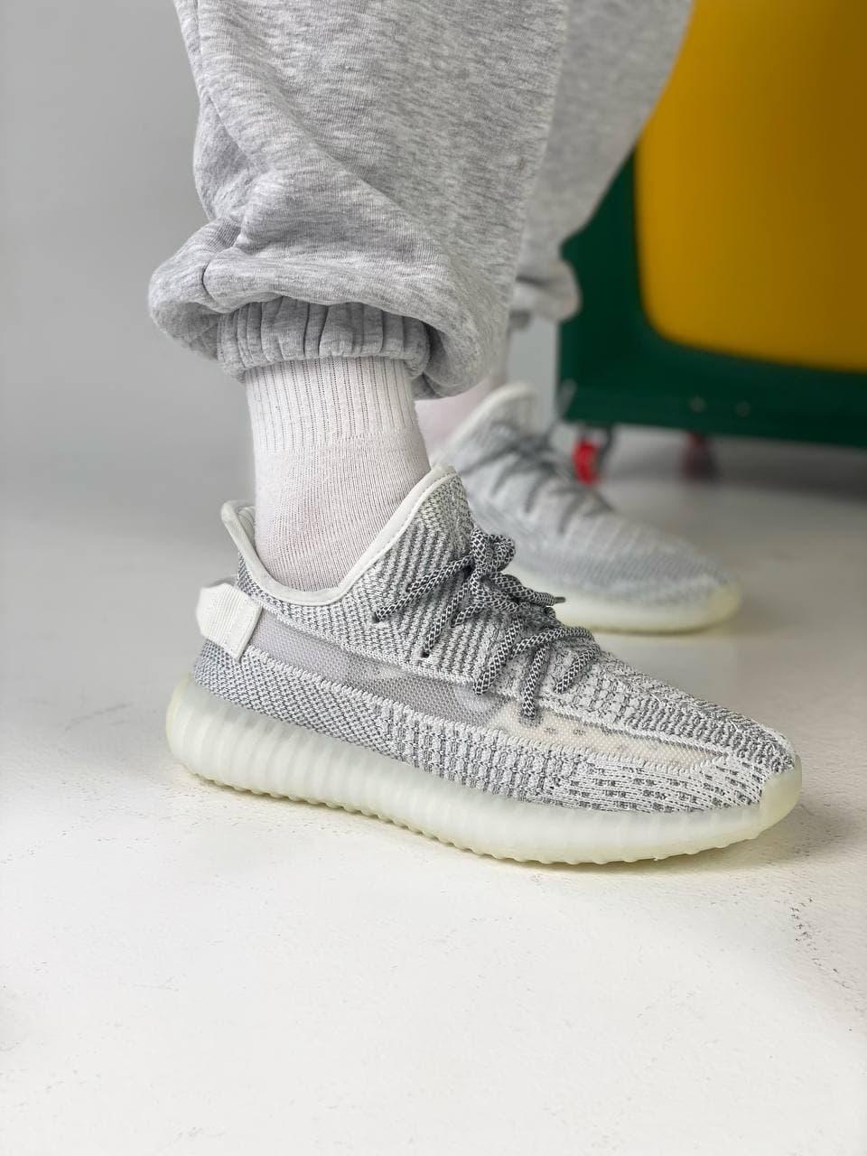 

Мужские кроссовки Adidas Yeezy Boost 350 v2 Static Reflective / Адидас Изи Буст 350 в2 Рефлективные 43, Светло-серый