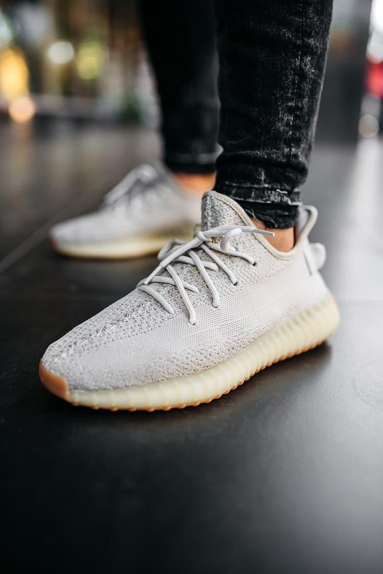 

Мужские кроссовки Adidas Yeezy Boost 350 v2 Sesame Grey / Адидас Изи Буст 350 в2 Серые 42, Серый