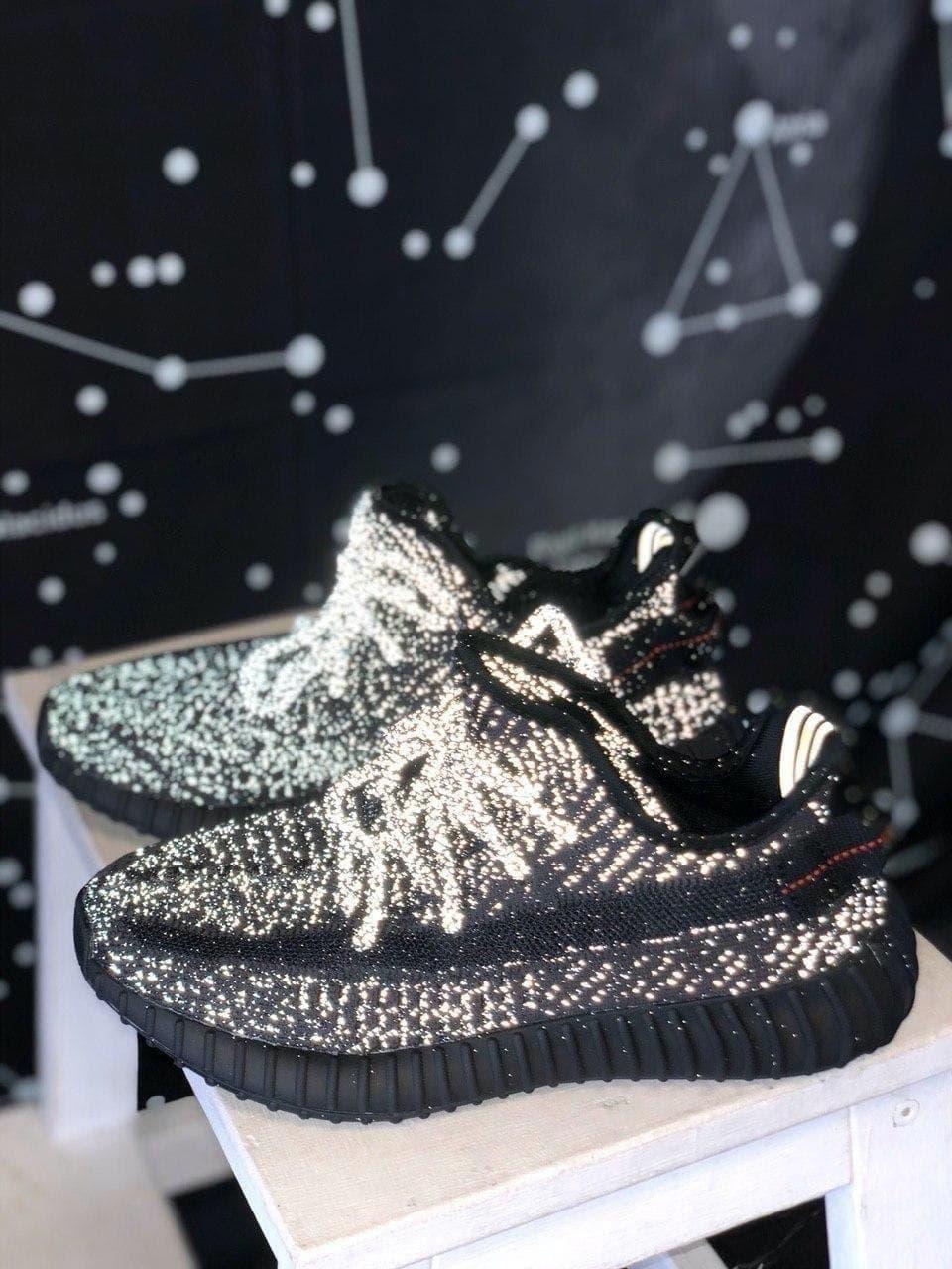 

Мужские кроссовки Adidas Yeezy Boost 350 v2 Black Static / Адидас Изи Буст 350 в2 Черные Рефлективные 41, Черный