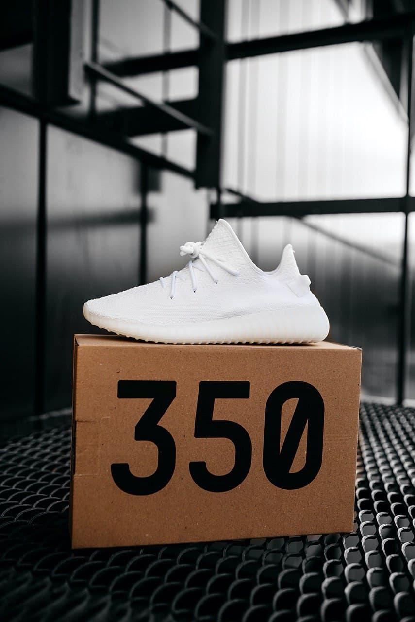 

Мужские кроссовки Adidas Yeezy Boost 350 v2 White / Адидас Изи Буст 350 в2 Белые 44, Белый