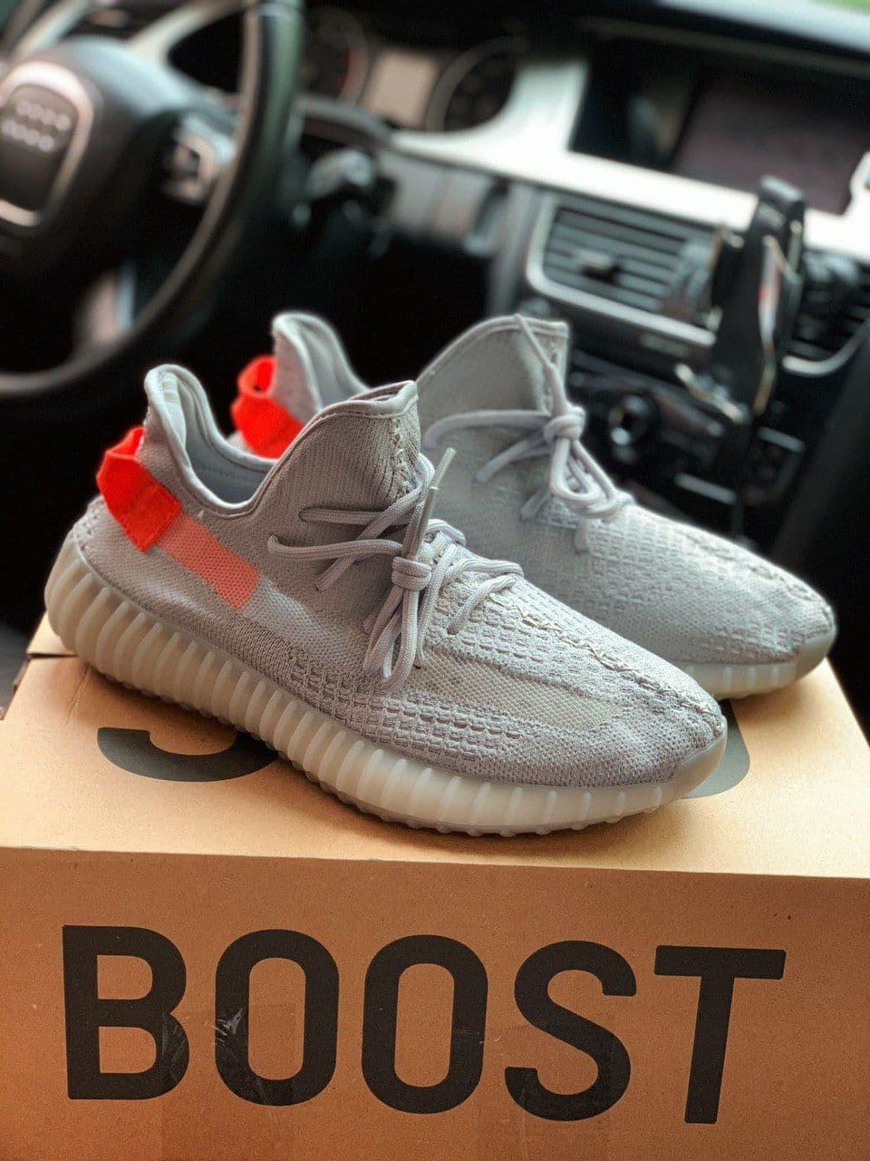 

Женские кроссовки Adidas Yeezy Boost 350 v2 Tail Light / Адидас Изи Буст 350 в2 Серые, Серый