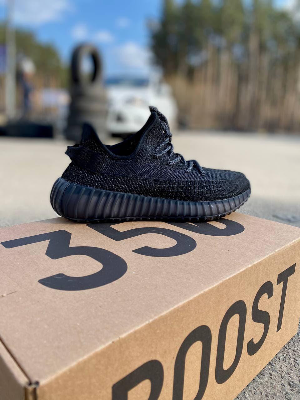 

Женские кроссовки Adidas Yeezy Boost 350 v2 Black Static / Адидас Изи Буст 350 в2 Черные Рефлективные 40, Черный