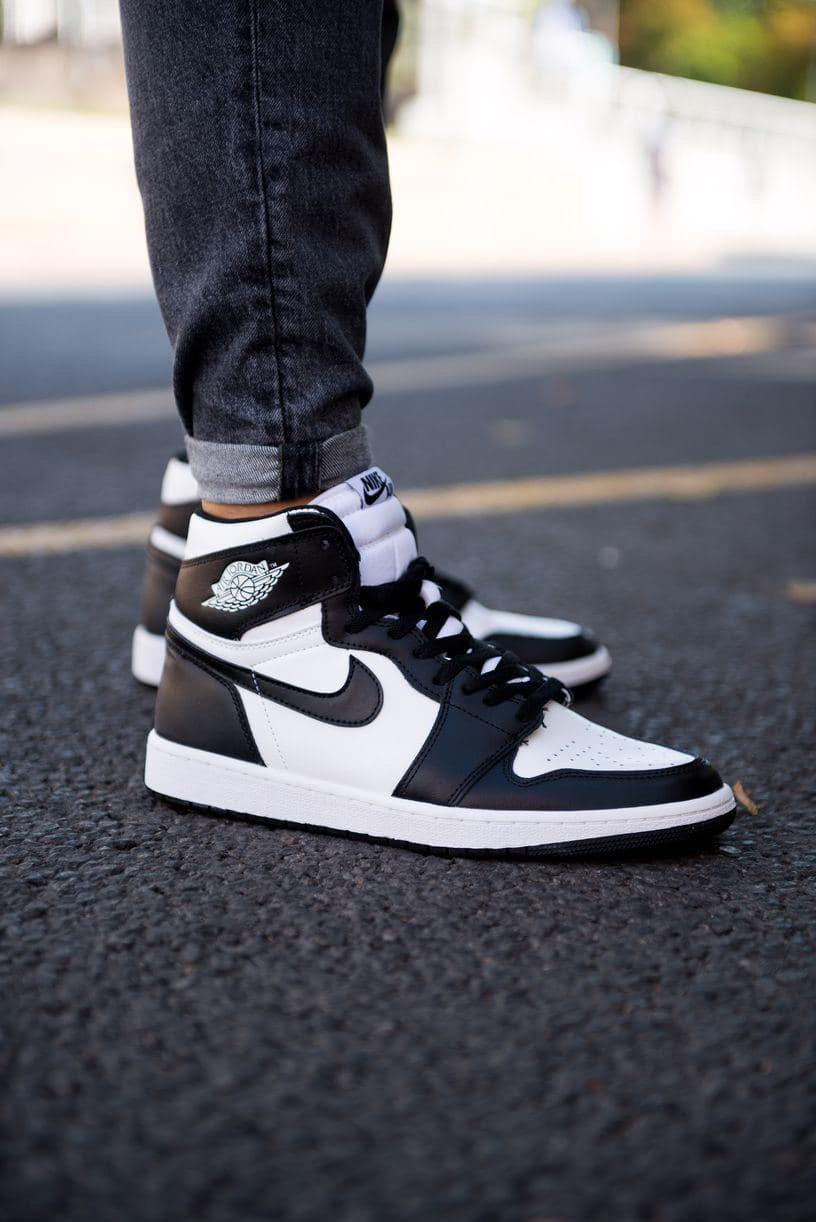 

Женские кроссовки Nike Air Jordan Retro 1 Black White / Найк Аир Джордан Ретро 1 Черные Белые 38, Фиолетовый