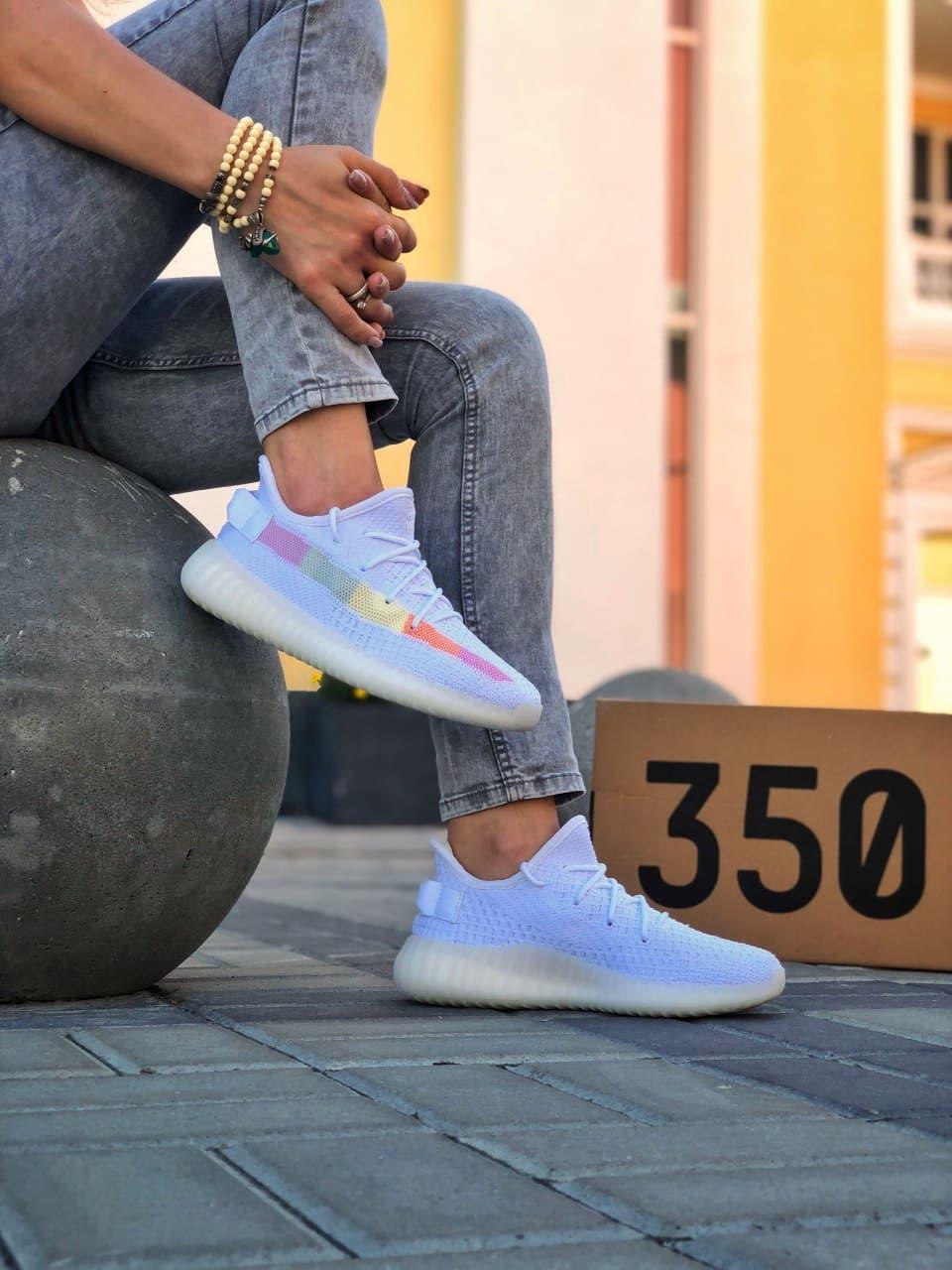 

Женские кроссовки Adidas Yeezy Boost 350 v2 Ice Cream White / Адидас Изи Буст 350 в2 Белые, Белый