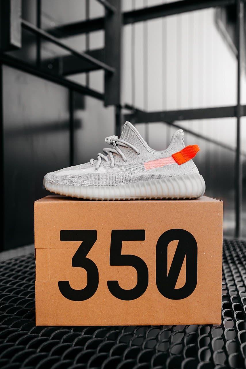 

Мужские кроссовки Adidas Yeezy Boost 350 v2 Tail Light / Адидас Изи Буст 350 в2 Серые 44, Серый