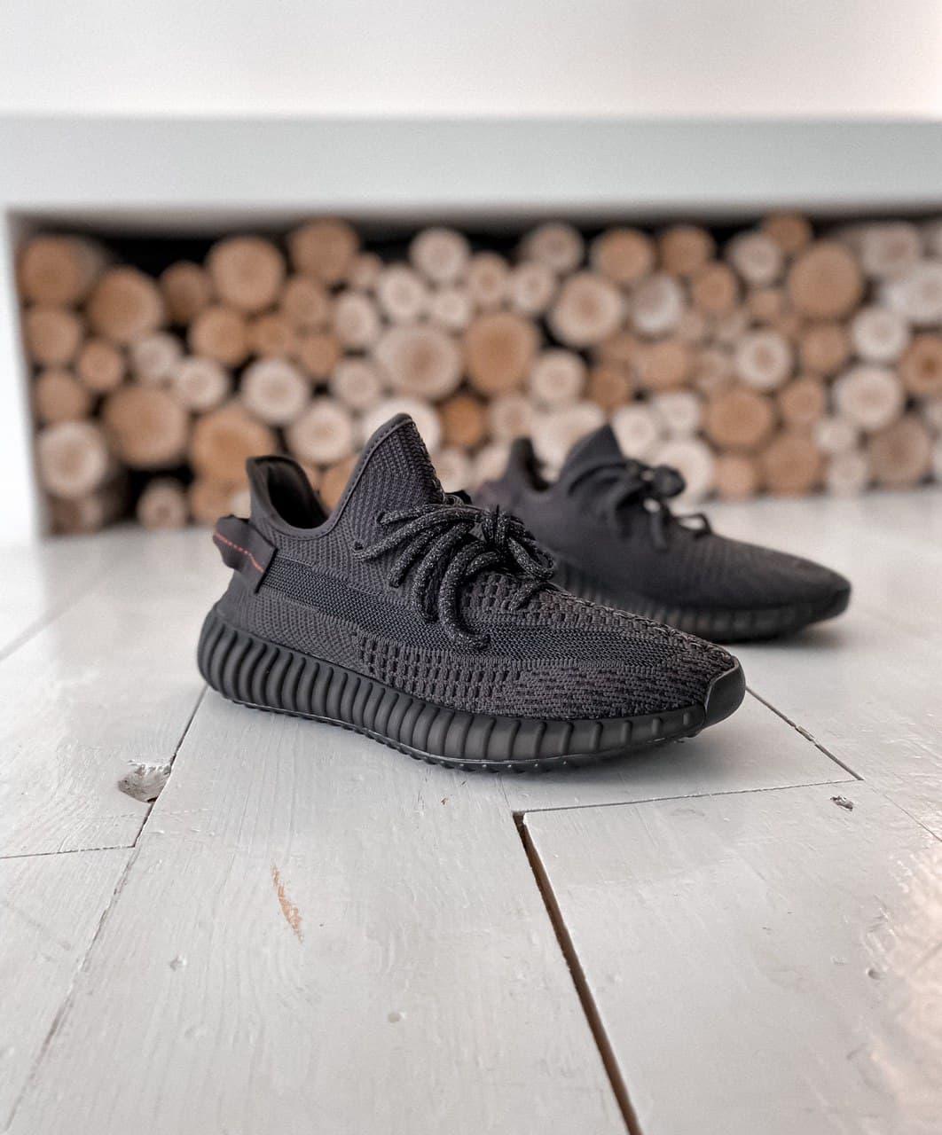 

Мужские кроссовки Adidas Yeezy Boost 350 v2 Black Reflective laces / Адидас Изи Буст 350 в2 Черные 45, Черный