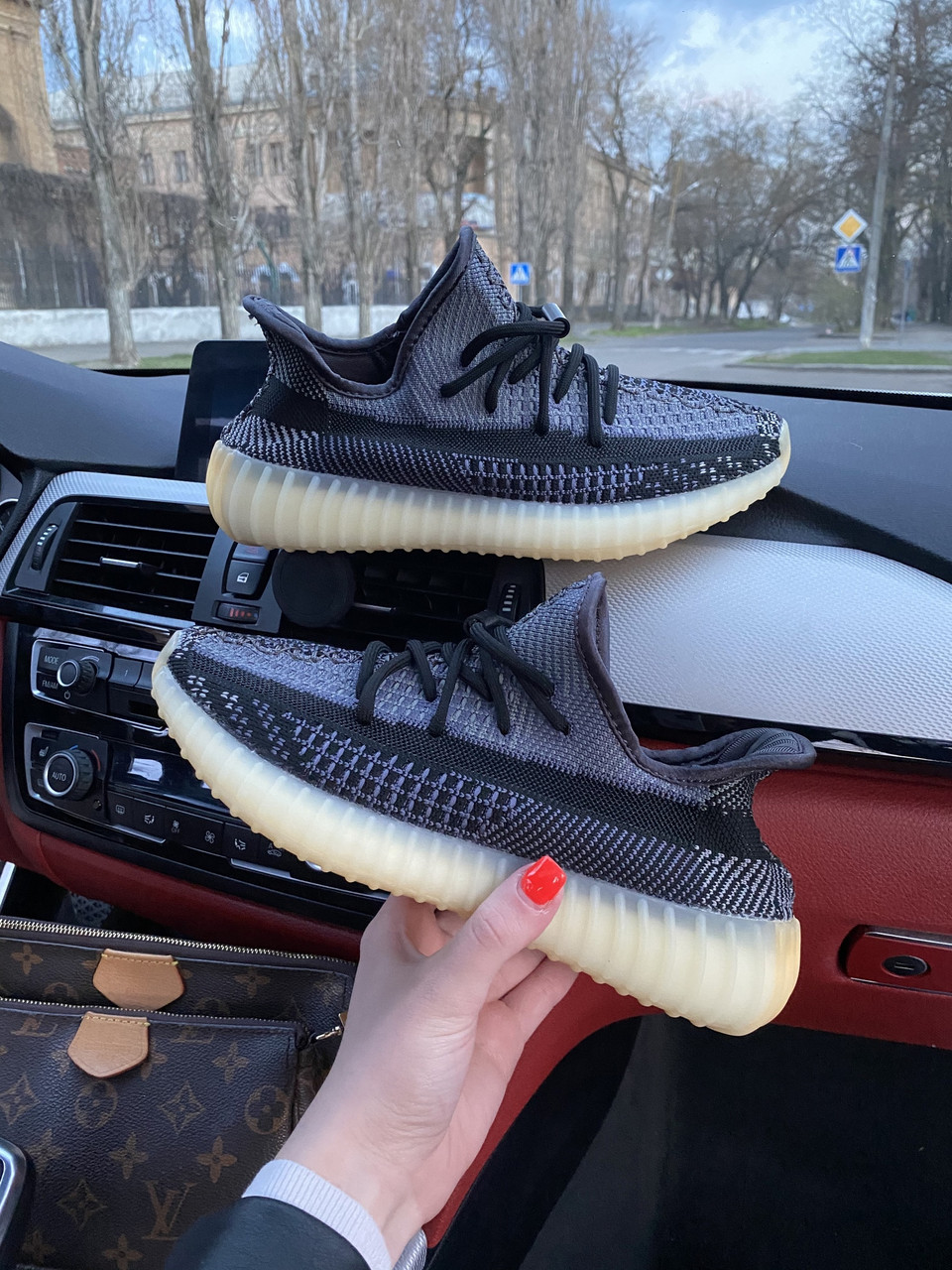 

Кроссовки женские Adidas Yeezy Boost 350 V2 черные, Адидас Изи Буст 350, текстиль, код FL-2100 Да, 38, Весна\осень, Черный