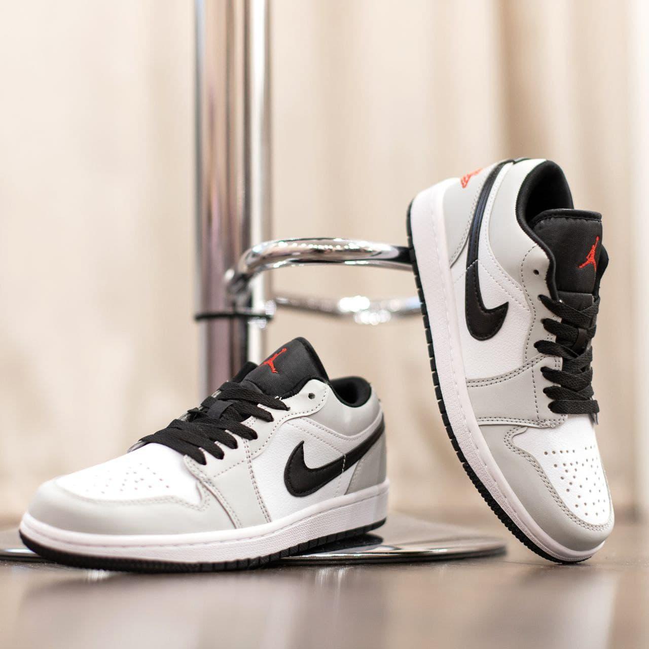 

Кроссовки Женские Nike Air Jordan 1 Retro Low White Gray / Найк Аир Джордан 1 Ретро Лоу Белый Серый, Разные цвета