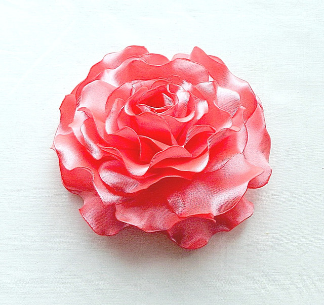Брошка квітка з тканини ручної роботи "Цвітіння гвоздика" -купити-в інтернет-магазині AnnaRose
