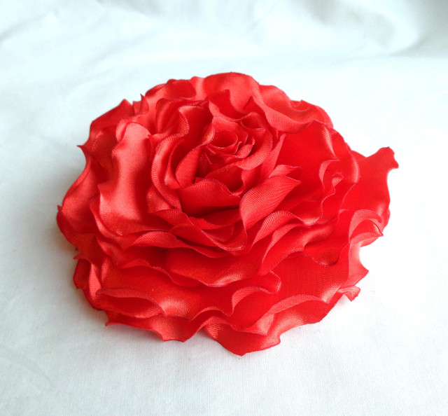 Брошка квітка з тканини ручної роботи "Червона гвоздика" -купити-в інтернет-магазині AnnaRose