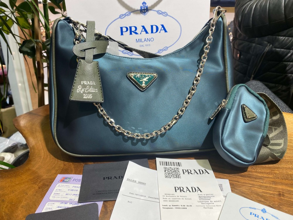 

Prada Re-Edition 2005 Nylon Shoulder Bag Navy Green