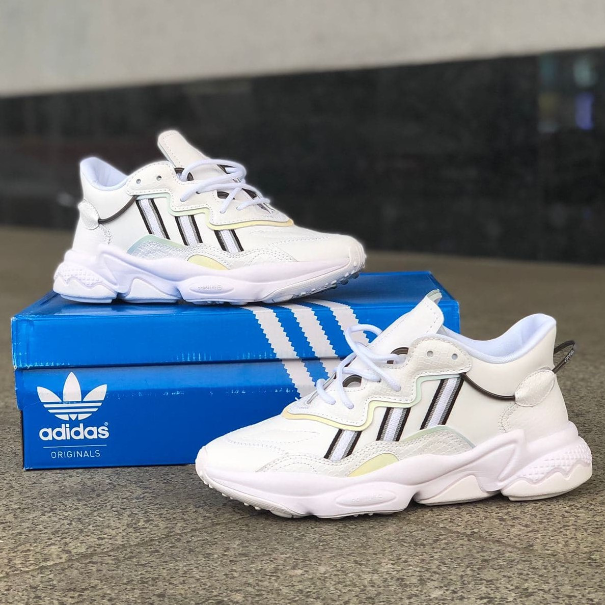 

Женские кроссовки Adidas Ozweego White Black / Адидас Озвиго Белые Черные 39, Белый