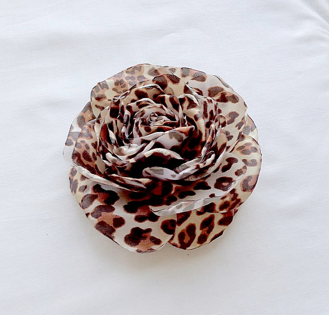 Брошка квітка з тканини ручної роботи "Роза Коричневий Ягуар" -купити-в інтернет-магазині AnnaRose