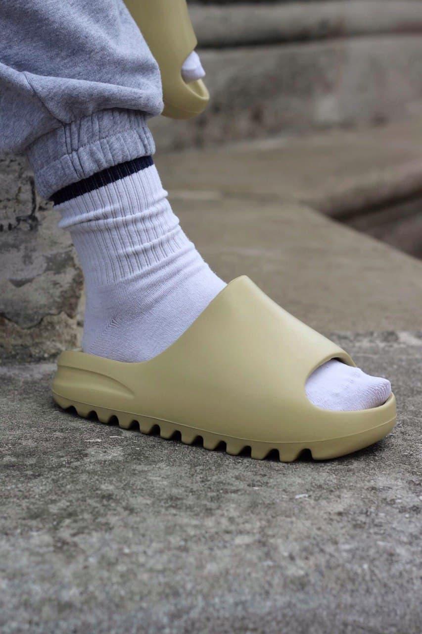 

Шлепанцы женские Adidas Yeezy Slide Desert Sand 39, Бежевый