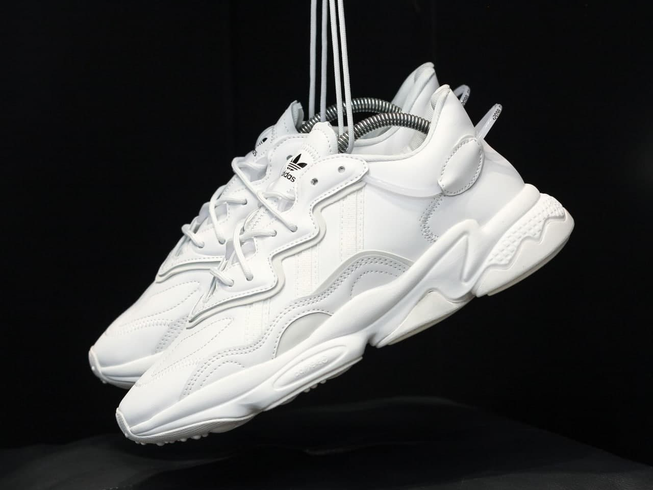 

Мужские рефлективные кроссовки Adidas Ozweego White / Адидас Озвиго Белые 42, Белый