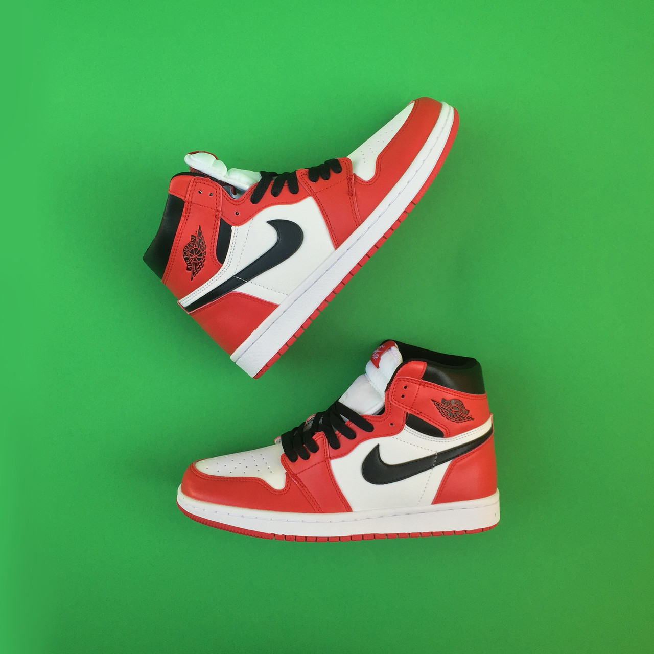 

Мужские кроссовки Nike Air Jordan 1 Retro High Red White / Найк Аир Джордан 1 Ретро Высокие Красные Белые 42, Красный